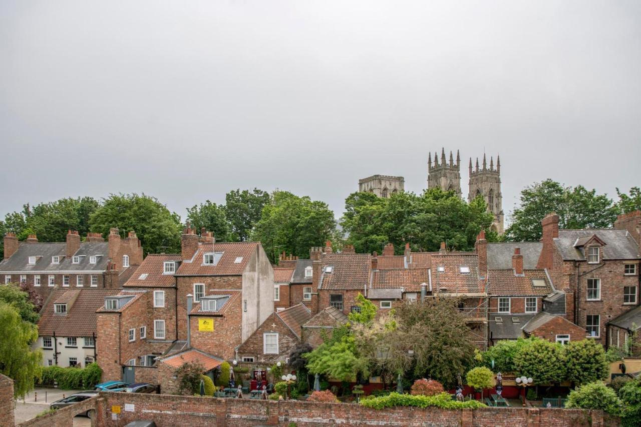 The Quadrant - The Carillon Suite York Exterior photo